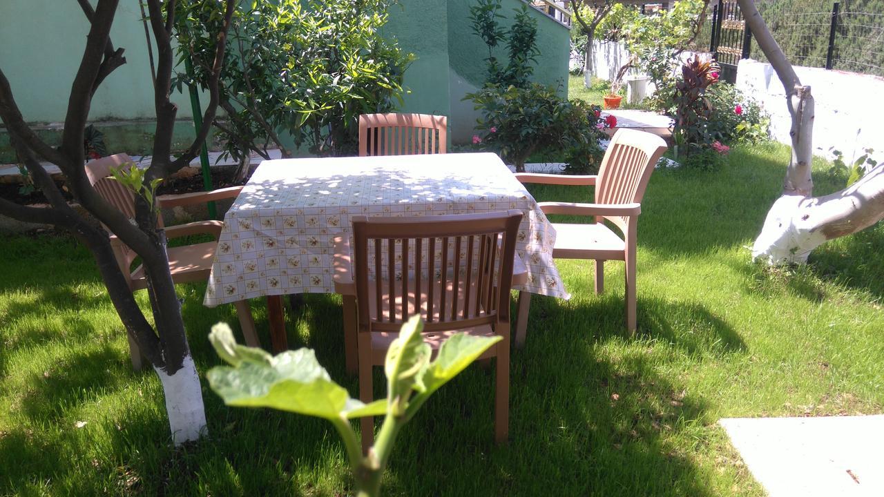 Jonny Guesthouse Ksamil Exterior photo