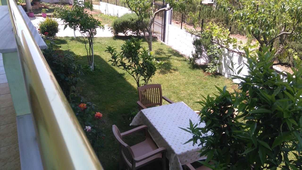 Jonny Guesthouse Ksamil Exterior photo