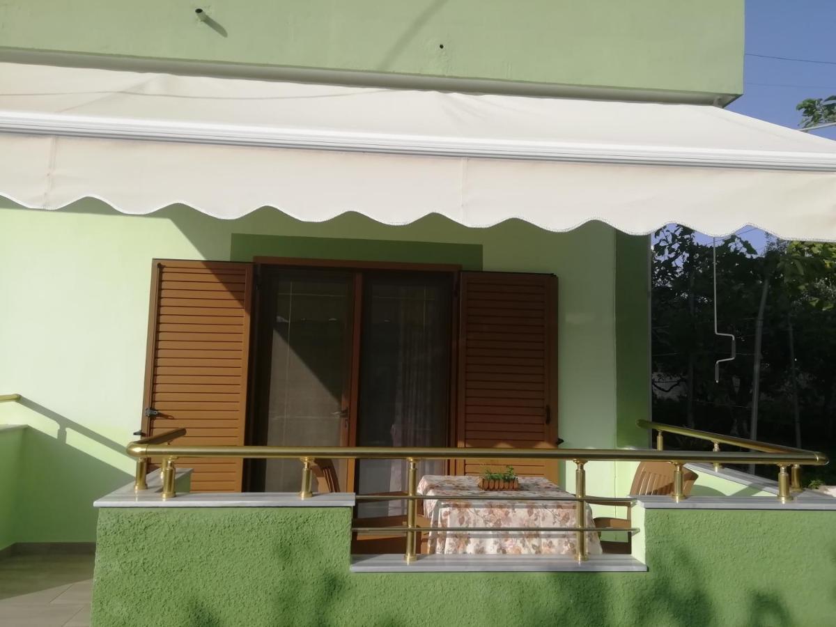 Jonny Guesthouse Ksamil Exterior photo