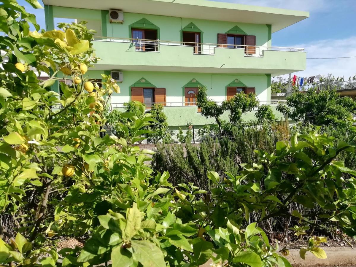 Jonny Guesthouse Ksamil Exterior photo